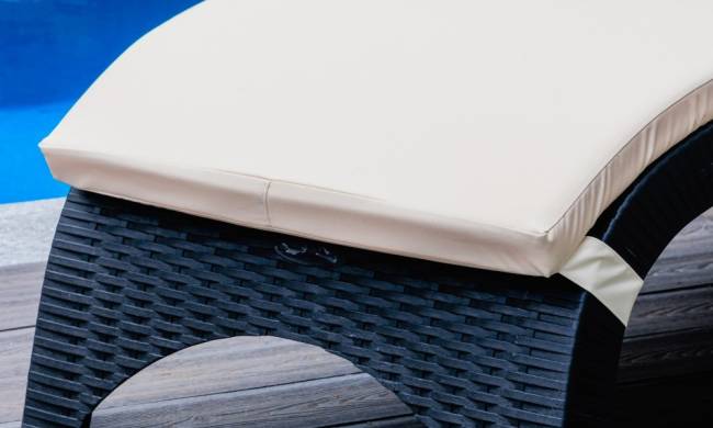 Комплект пластиковых шезлонгов MARK антрацитовых (с матрасом)