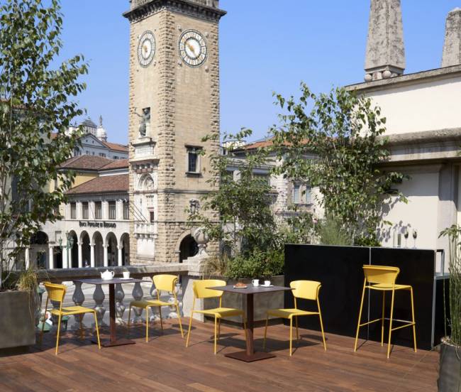 Стул полубарный пластиковый Lisa Technopolymer горчичный 520х500х880 мм Стул полубарный пластиковый Lisa Technopolymer горчичный 520х500х880 мм